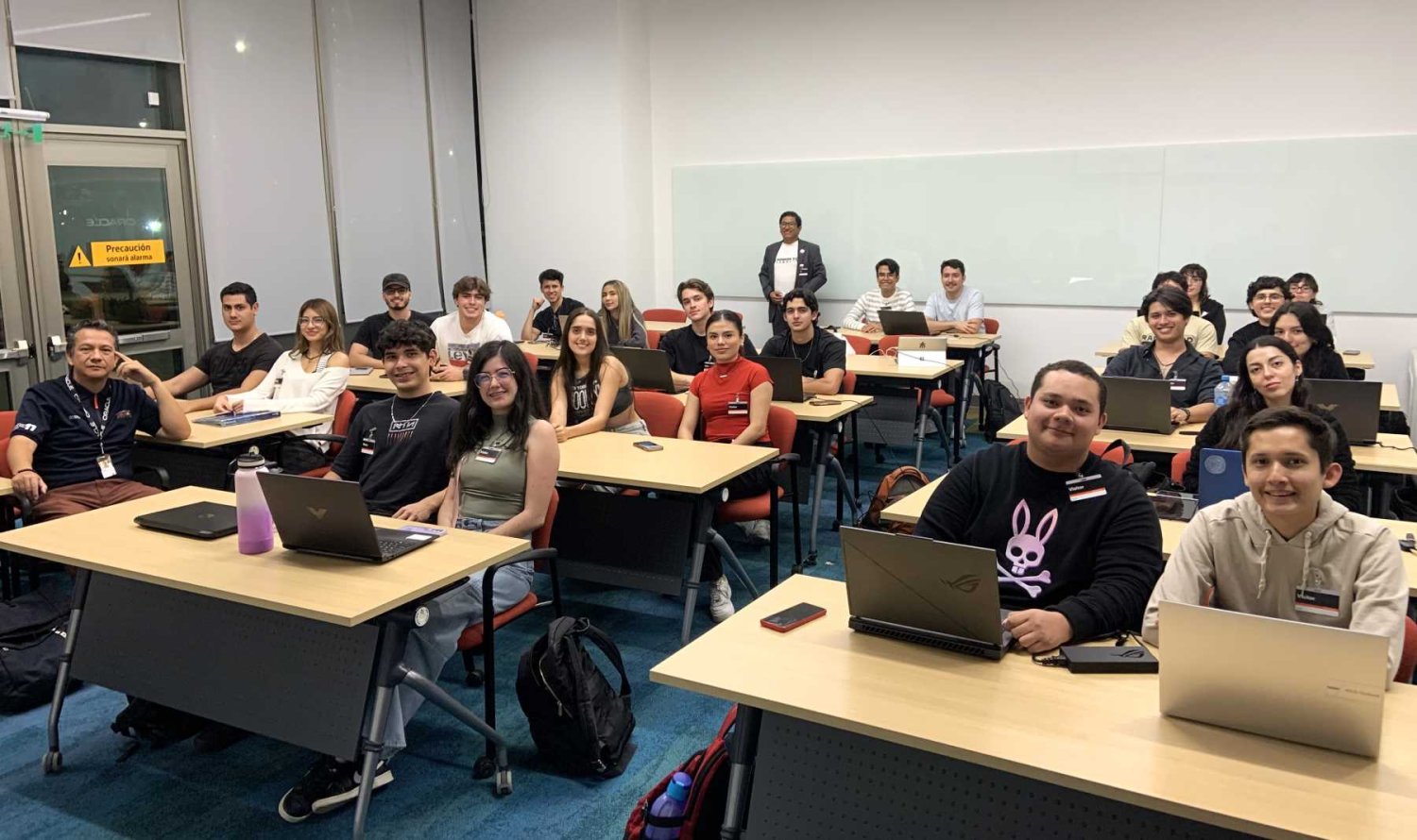 estudiantes de la uag toman clases en oracle