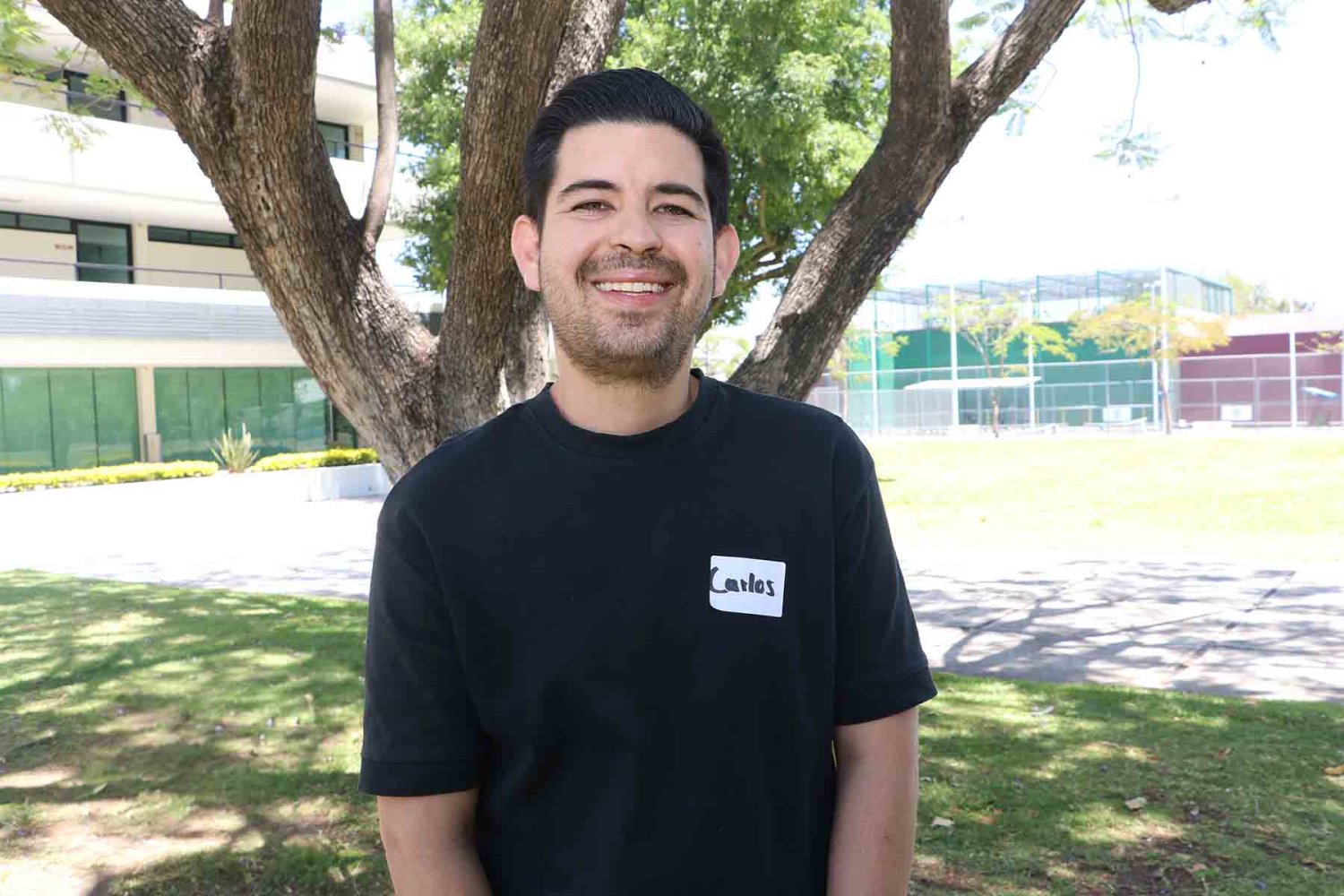 jose carlos estudia la especialidad en odontopediatria en la uag