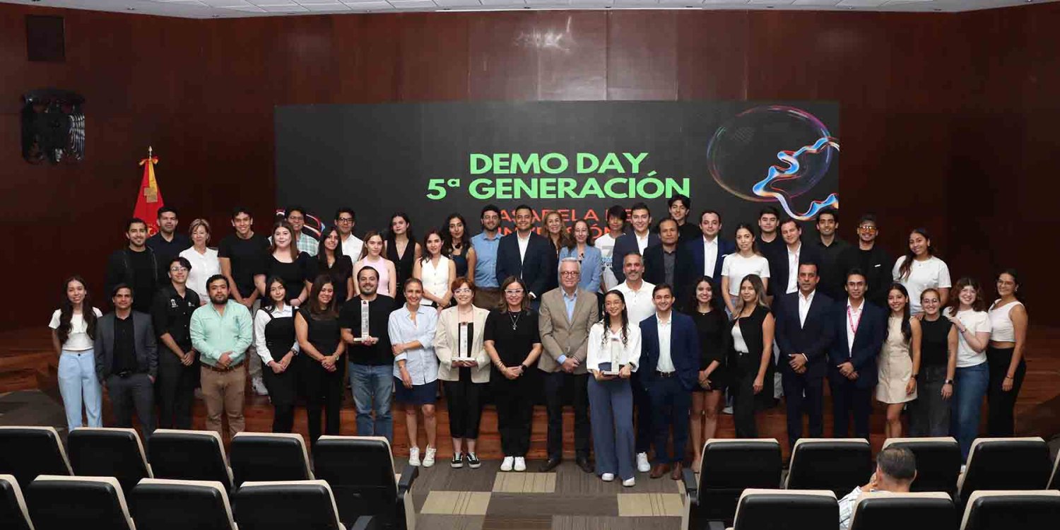 Finalistas, jurado y organizadores del Startup Building by UAG 2025
