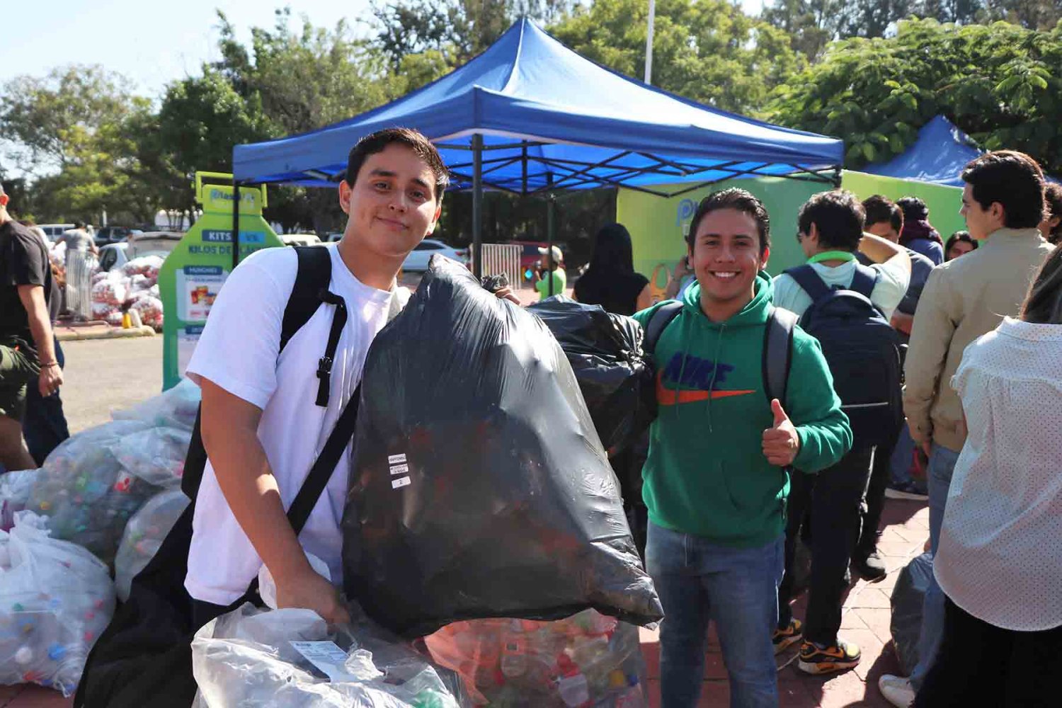 estudiantes y publicos en general se sumaron a esta iniciativa