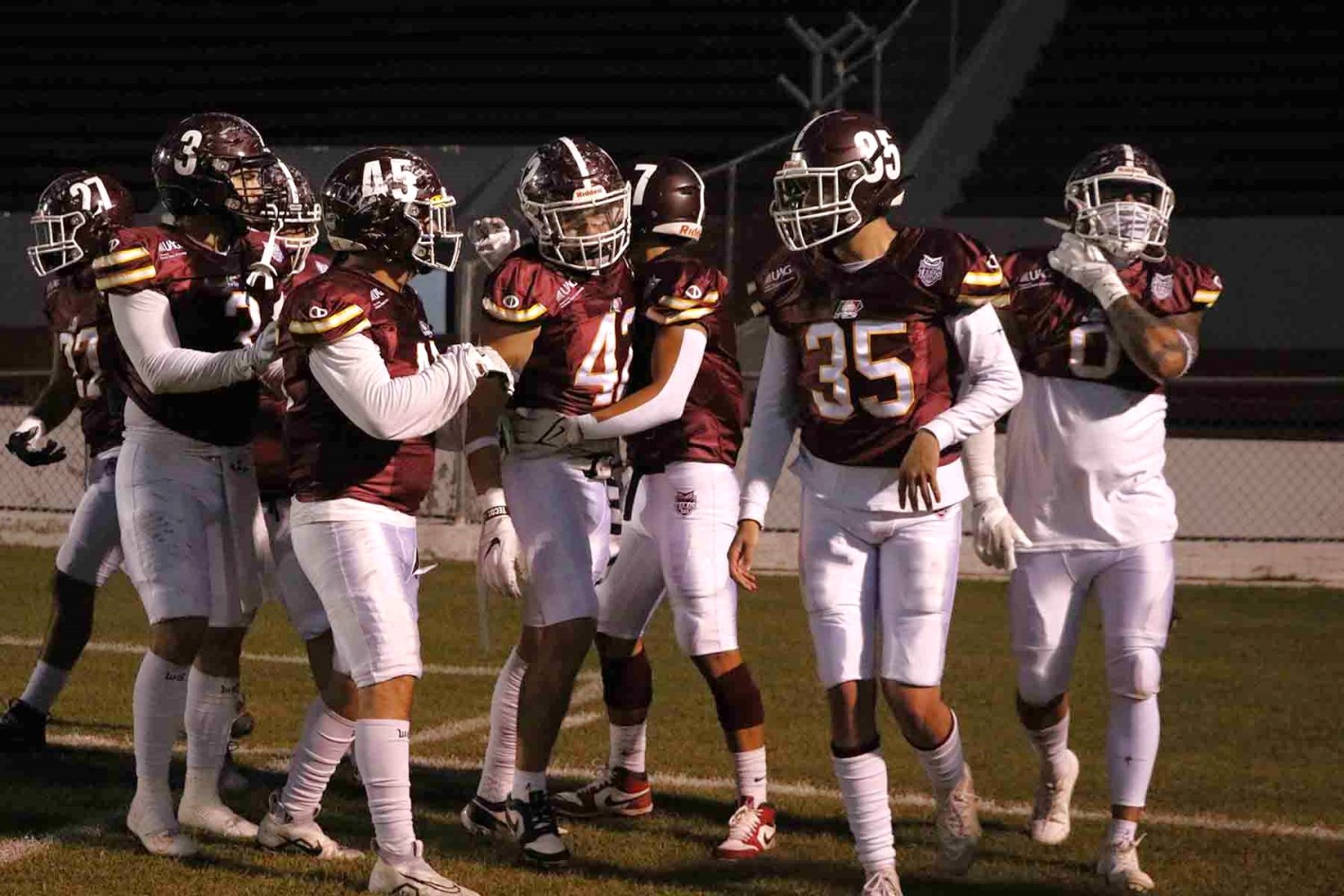 contundente victoria de tecos sobre red wolves