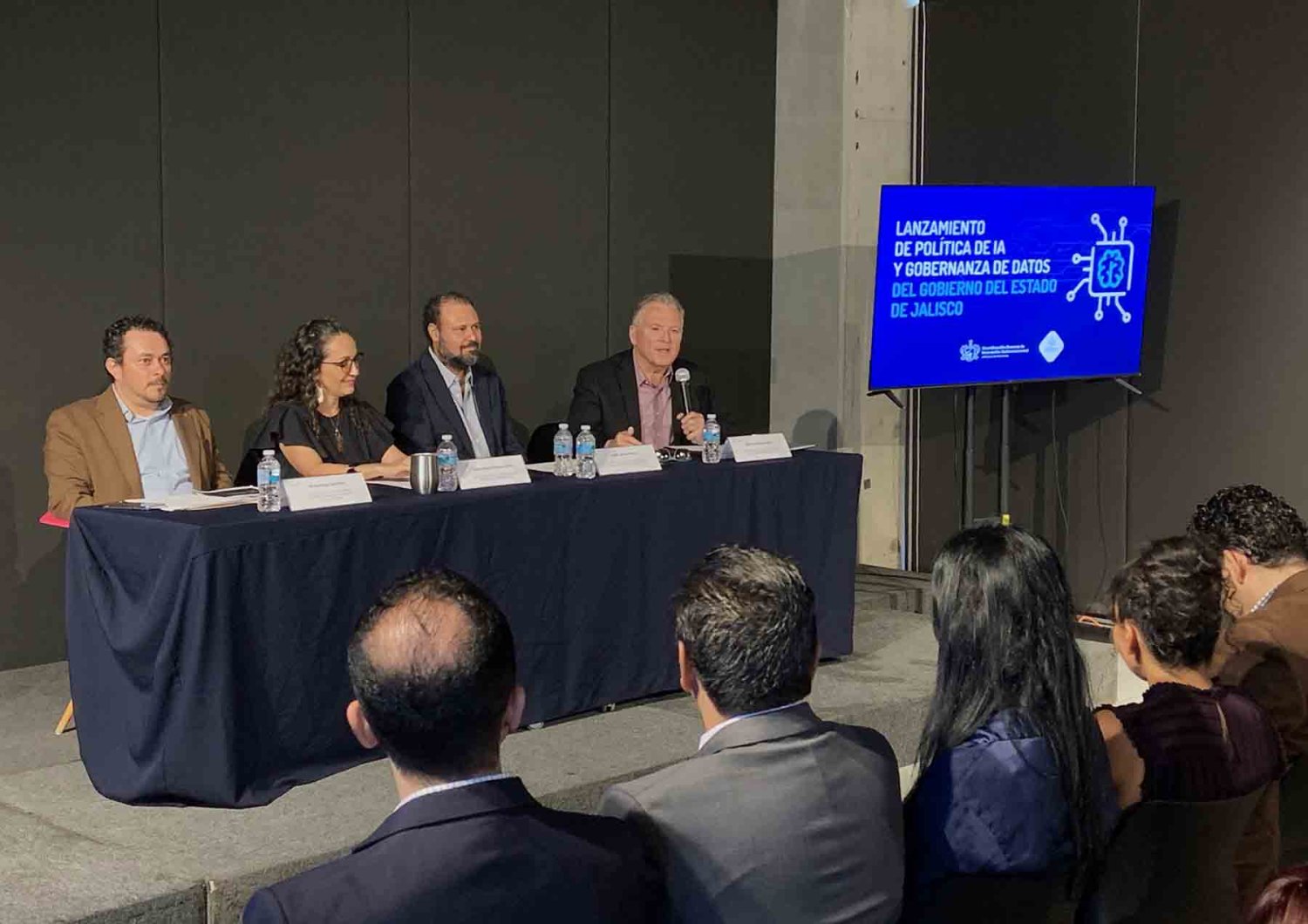 el profesor de la uag fue parte de la presentacion de la politica de ia de jalisco