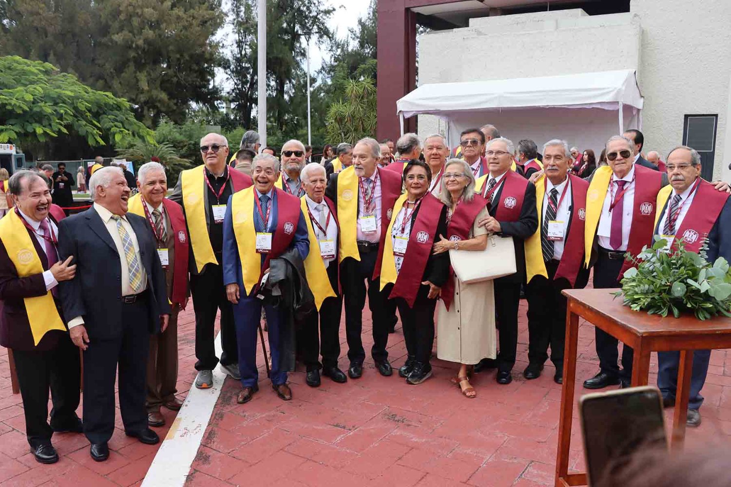 egresados celebran su regreso a su alma mater durante la ceremonia Retorno 2025