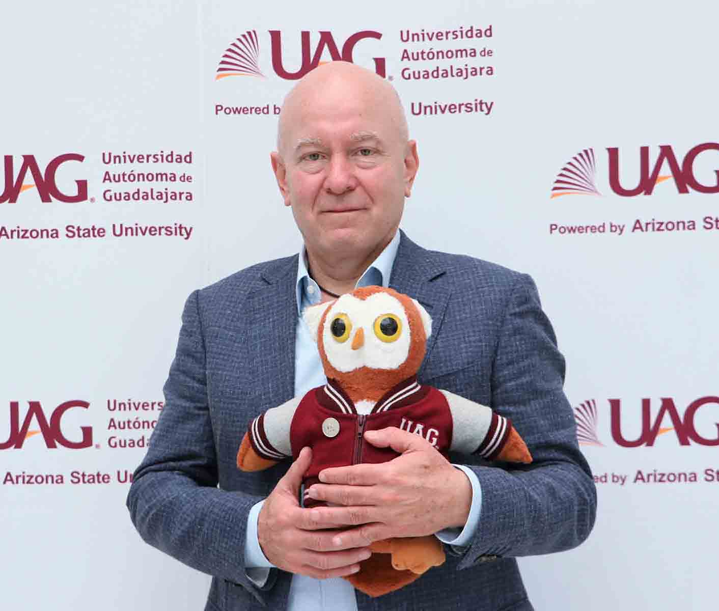 mario rizo es director de contabilidad y finanzas en dhl express