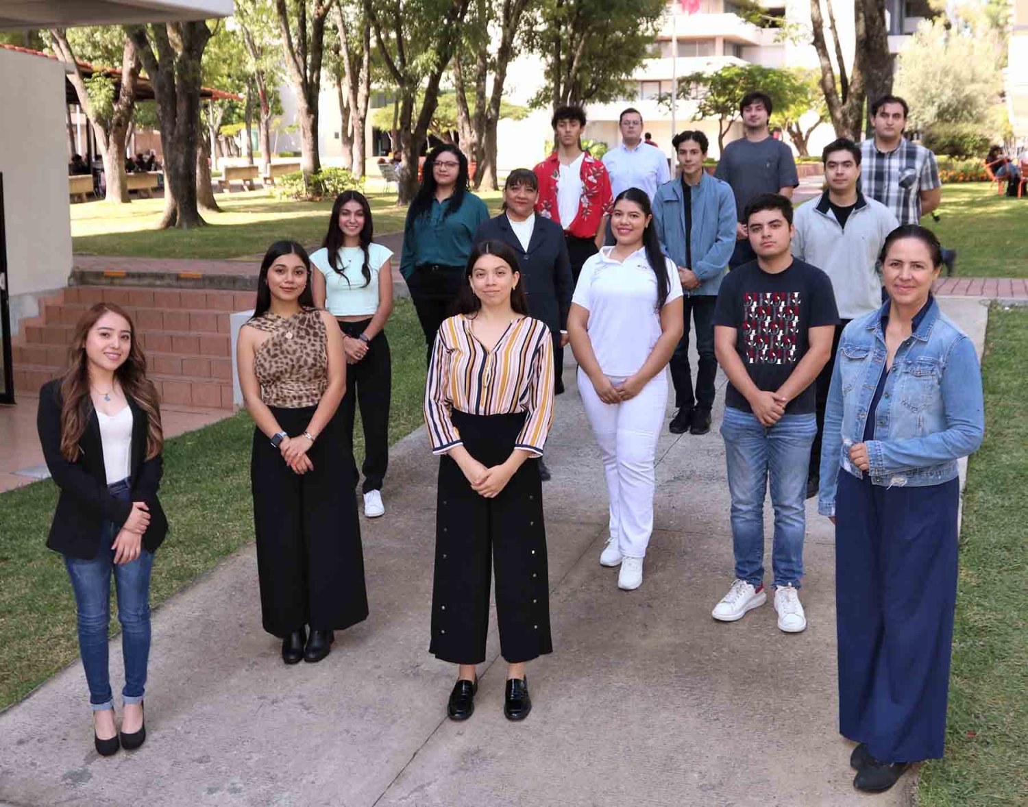 estudiantes realizan diferentes proyectos en ciencia y tecnologia