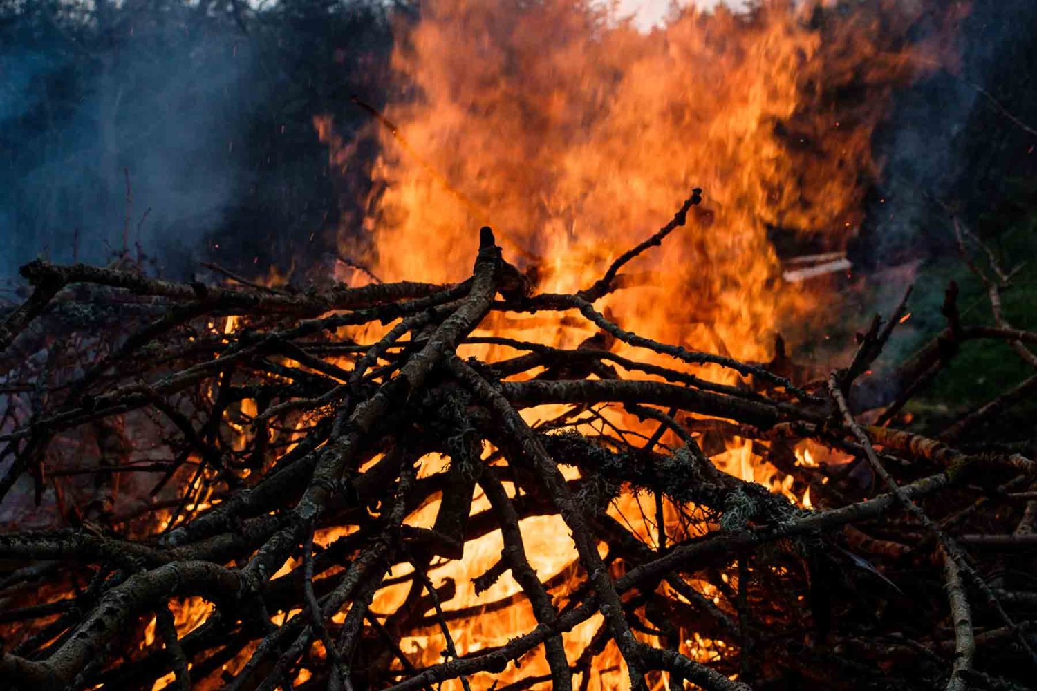 las fogatas representan riesgos para la integridad y salud de las personas