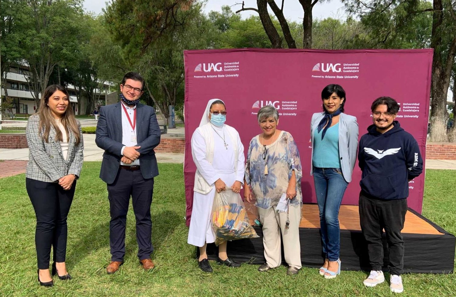 uag dona alimentos a personas vulnerables