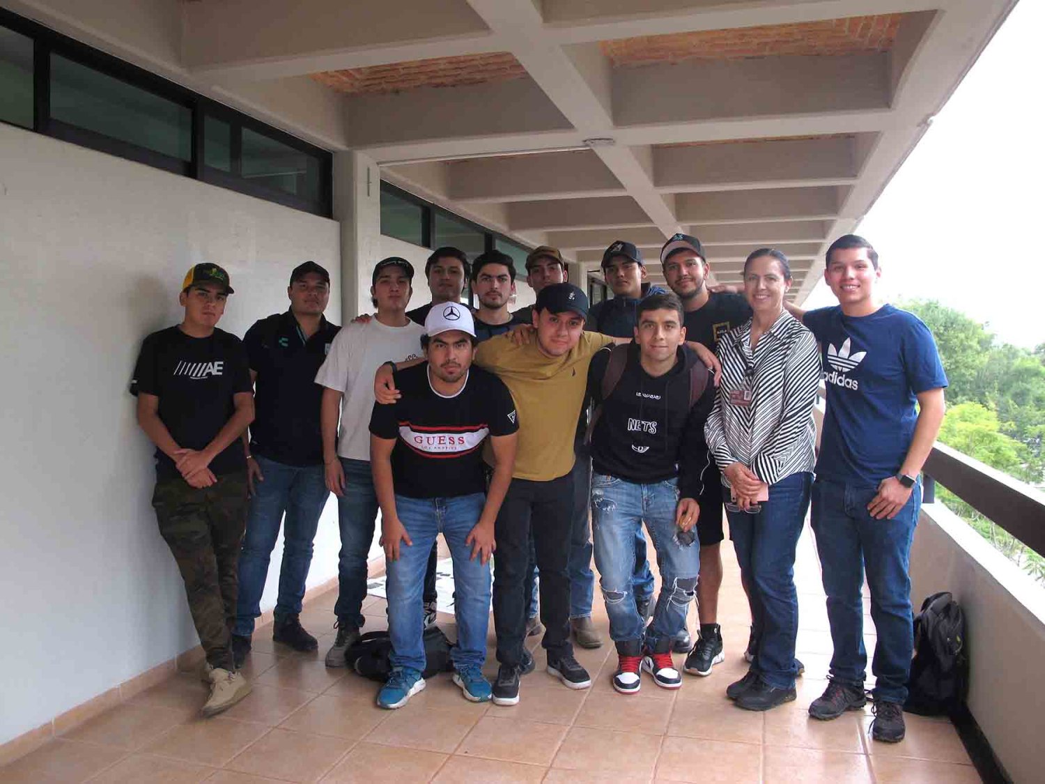 Estudiantes presentan investigaciones de biotecnología vegetal