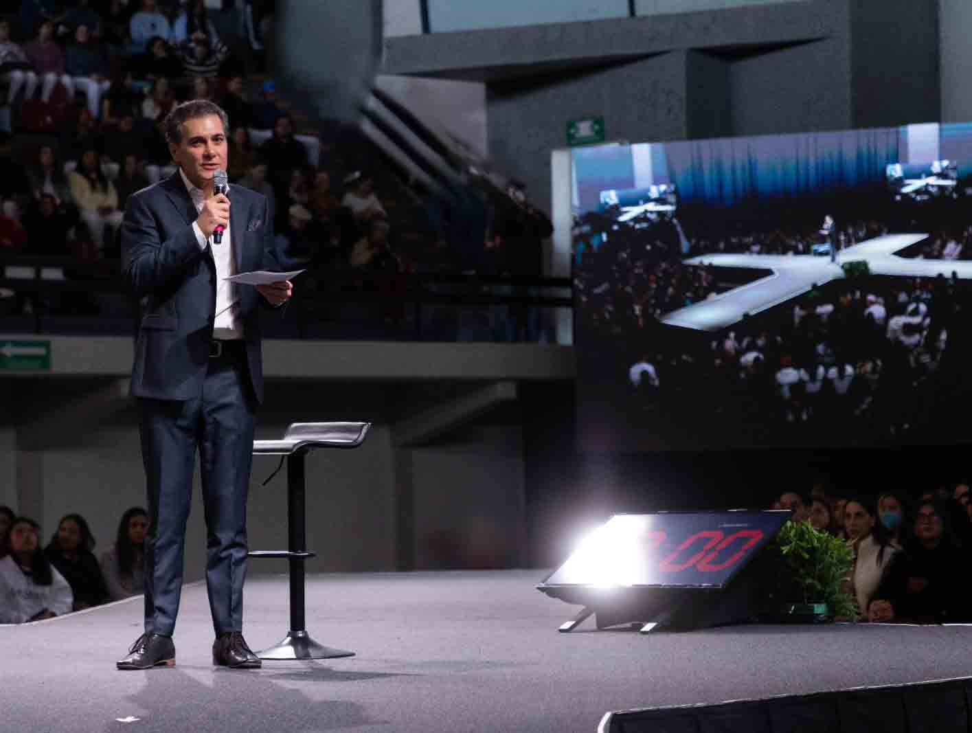 el lic antonio leano del castillo general de la uag unauguro esta segunda joranda de the experience by uag