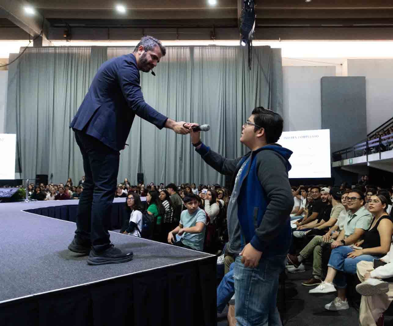 los alumnos interactuaron con los expositores