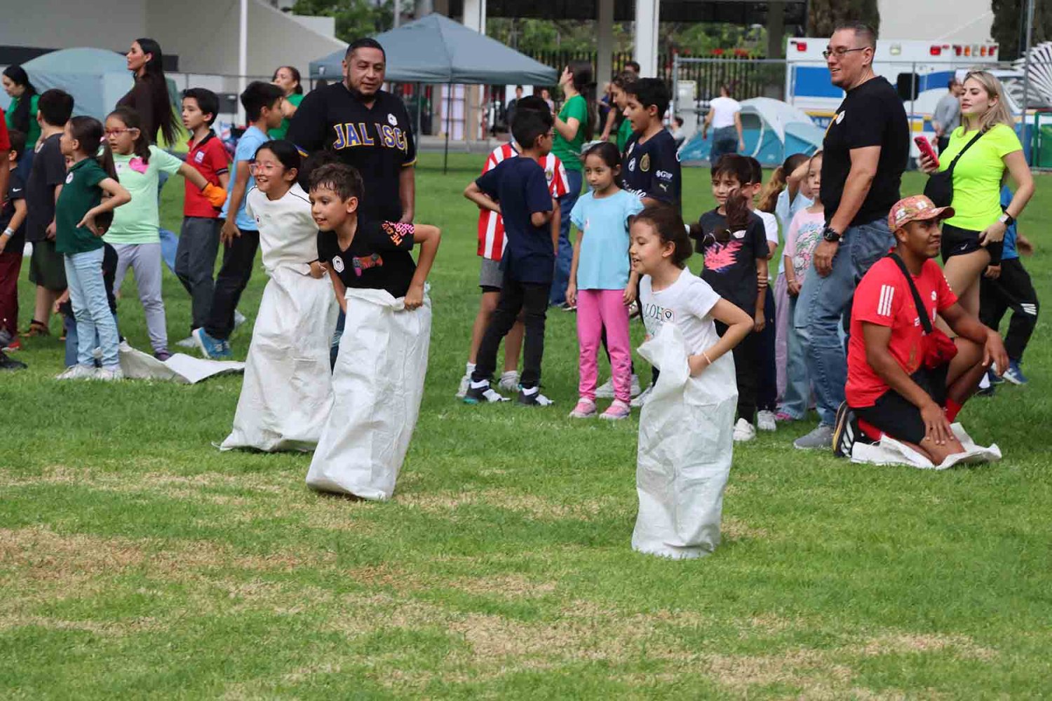 Padres e hijos disfrutaron juntos de esta experiencia en el Colegio Lomas del Valle Acueducto.