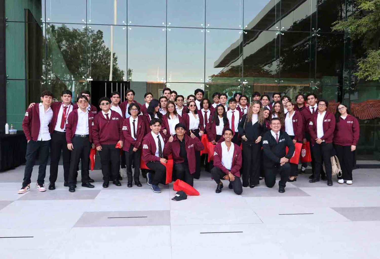 cientos de estudiantes de nuevo ingreso ya usan el plumaje de los tecos