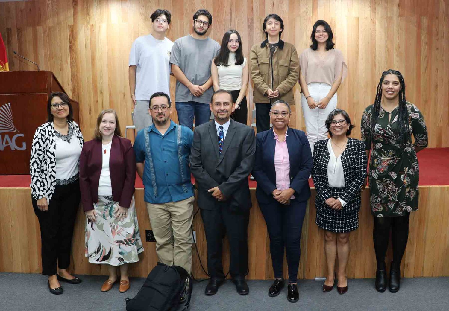 expertos y estudiantes compartieron sus perspectivas sobre el futuro de la ciencia y la tecnologia