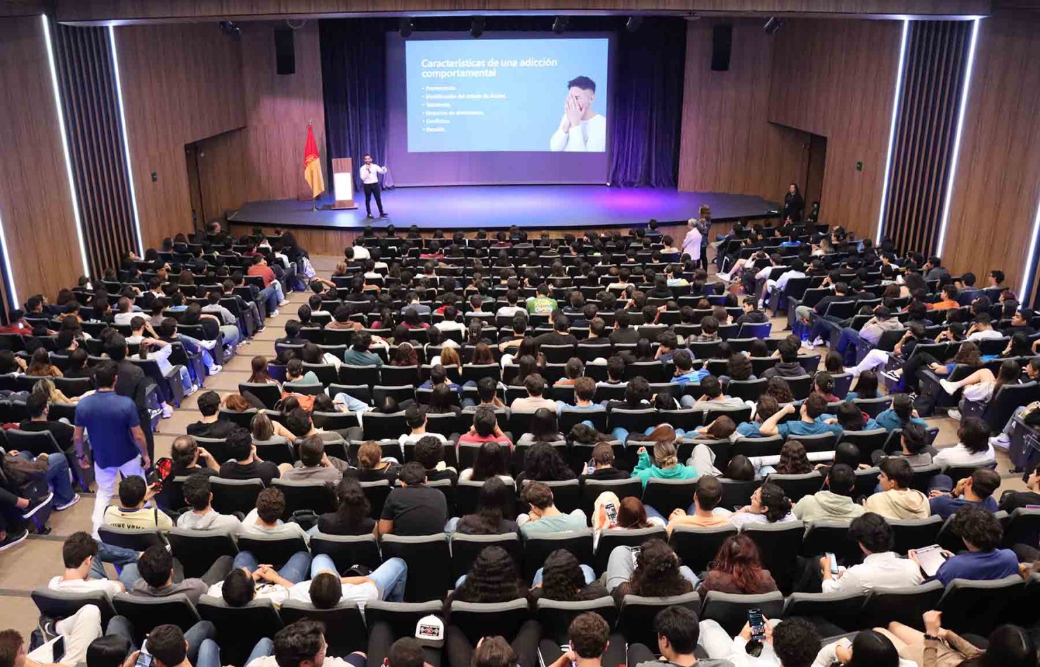 Estudiantes y comunidad universitaria asistieron a las conferencias.