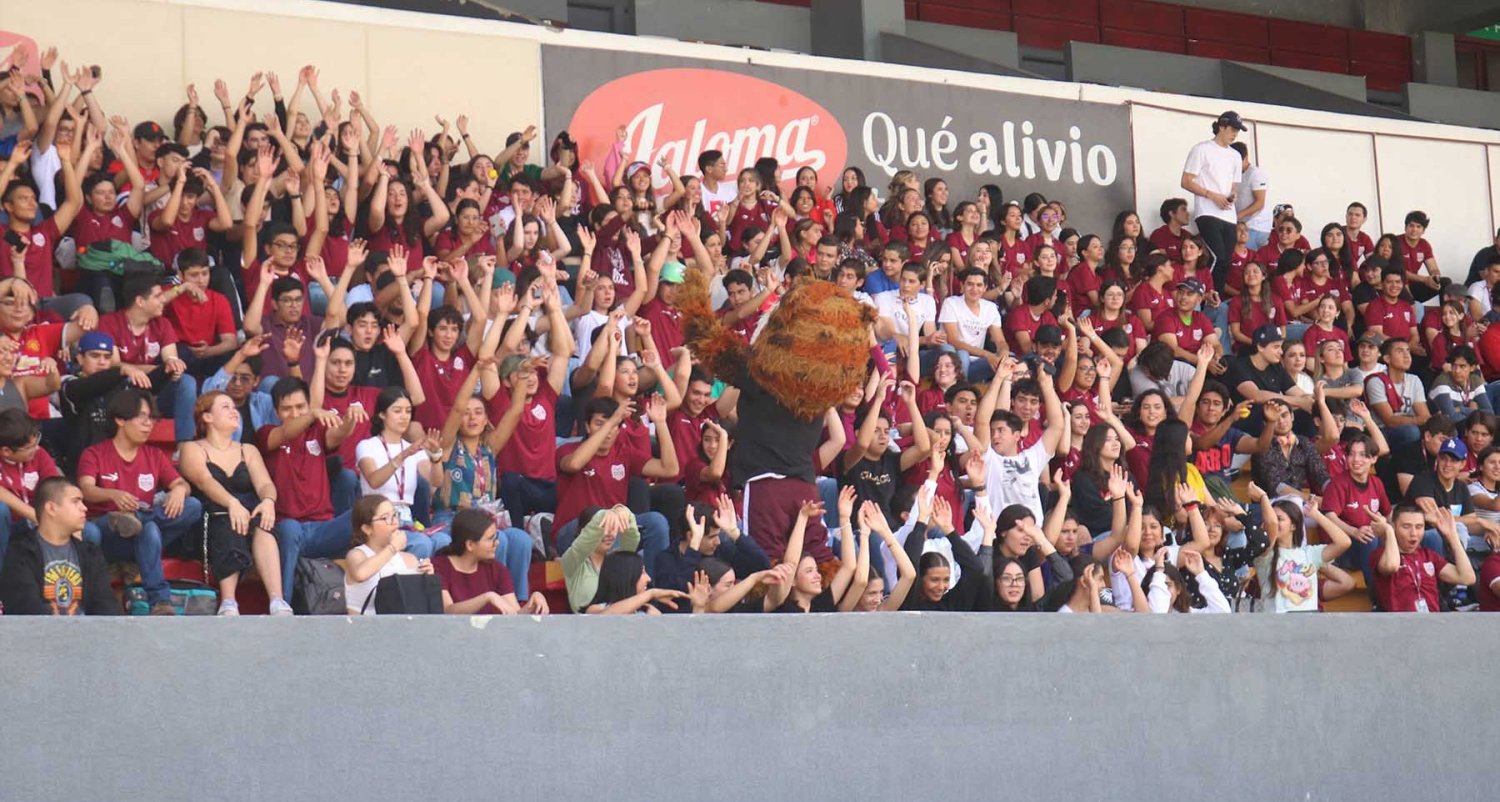 se divierten en grande en su bienvenida a la UAG