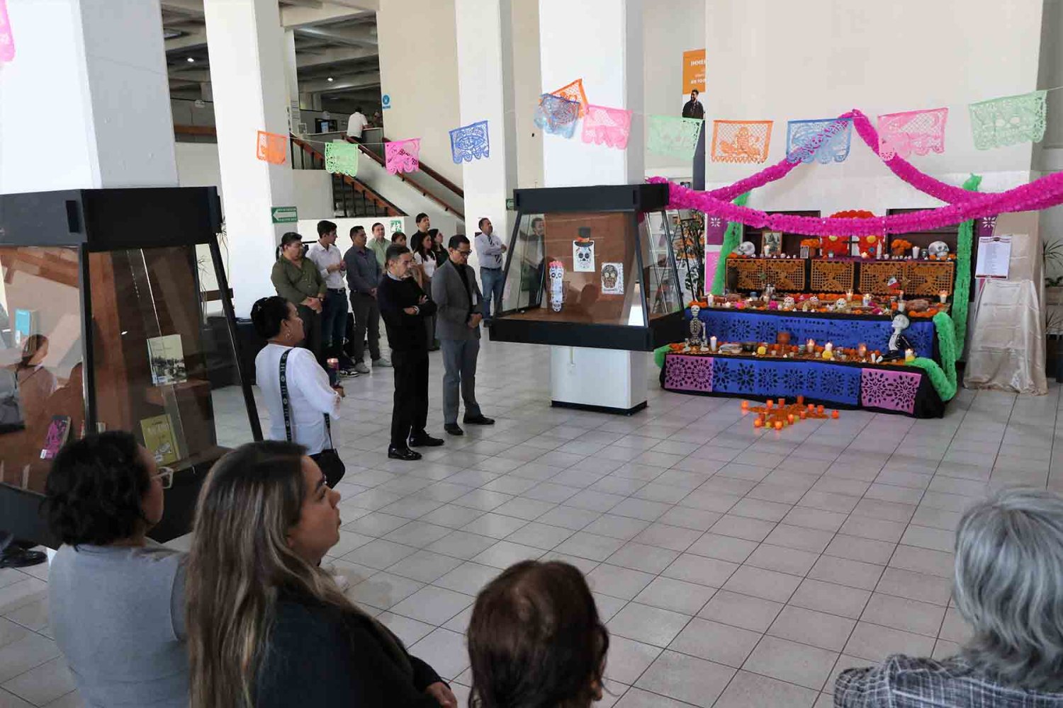 tambien se recordo a los colaboradores difuntos en un rezo del santo rosario