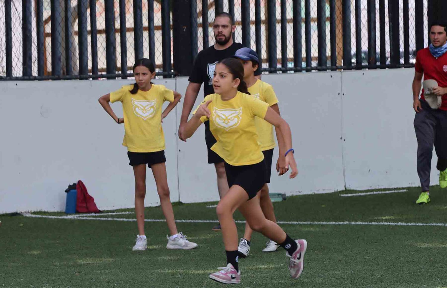 el curso general incluyo disciplinas como karate futbol rapido y danza