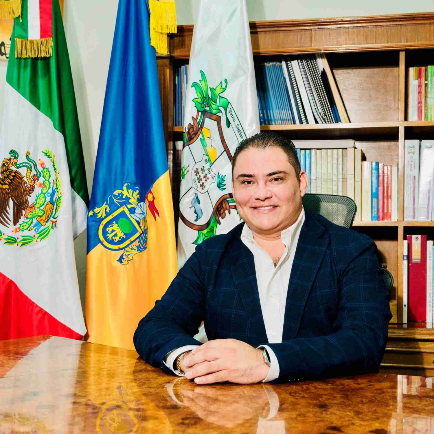 actualmente el egresado es alcalde del municipio del el arenal