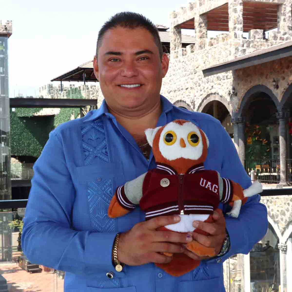 el lic gildardo partida es egresado de la carrera de derecho