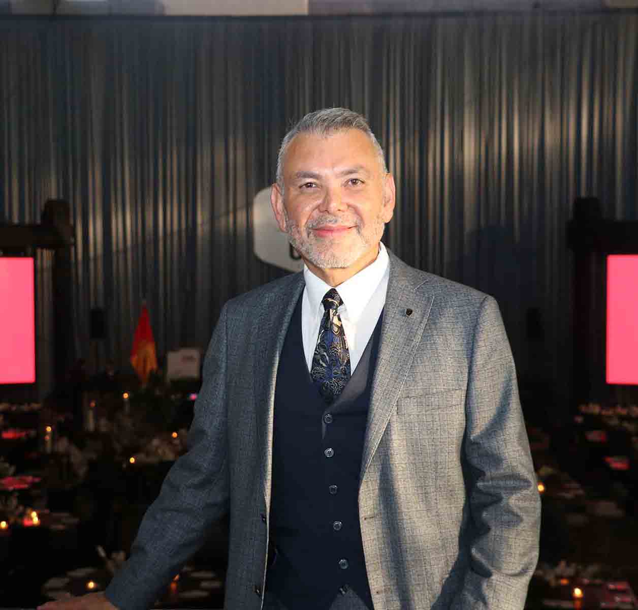 el dr. enrique estrada lobato egreso en 1988 de la carrera de medico cirujano