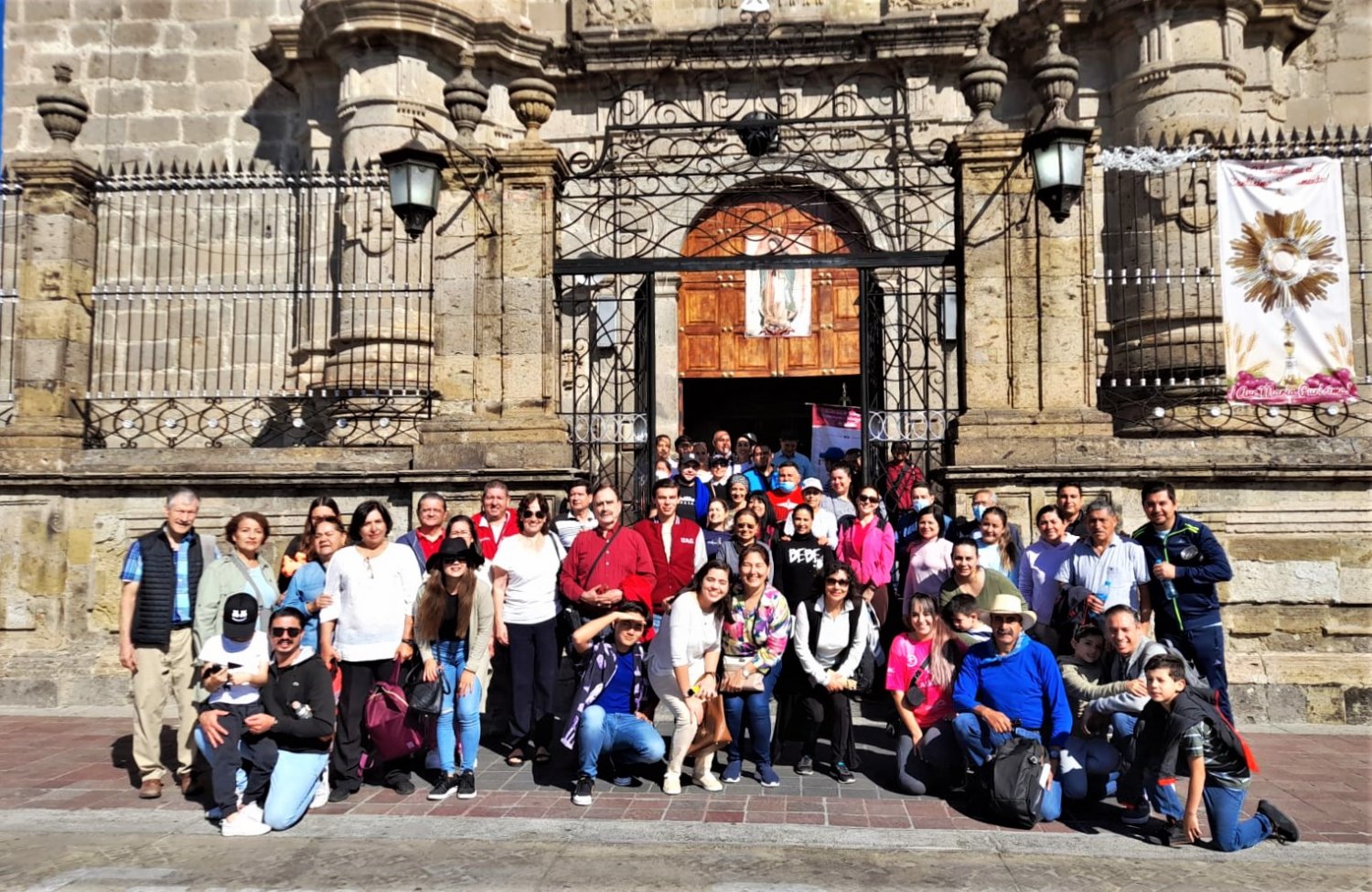comunidad uag visita el santuario de la virgen de guadalupe