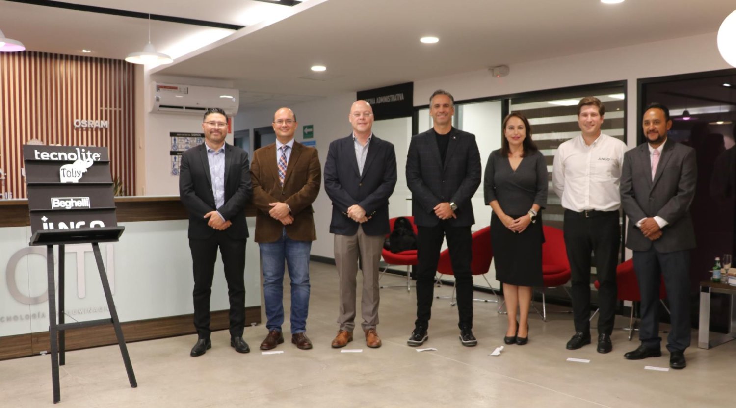 se suman mas aliados estrategicos al centro de tecnologia en iluminacion