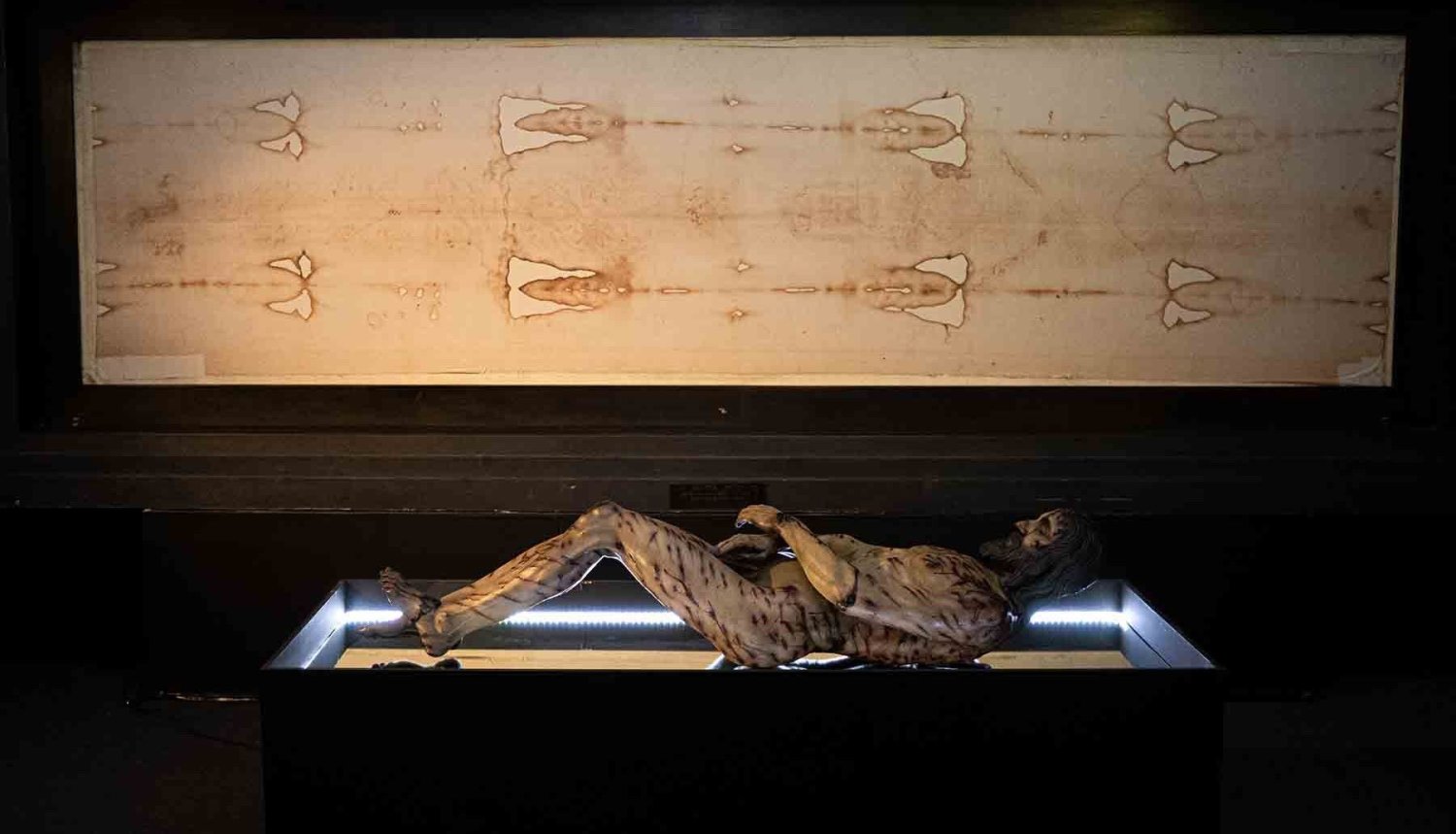 uag extiende exposicion sobre la sabana santa