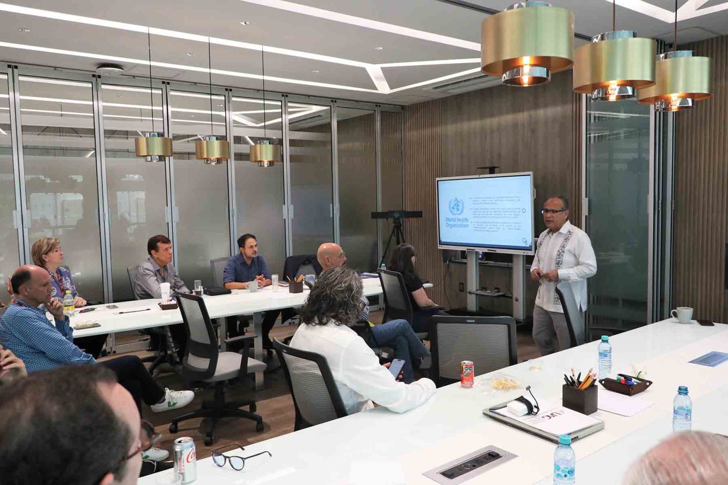 carlos soto mayor enseña etiqueta