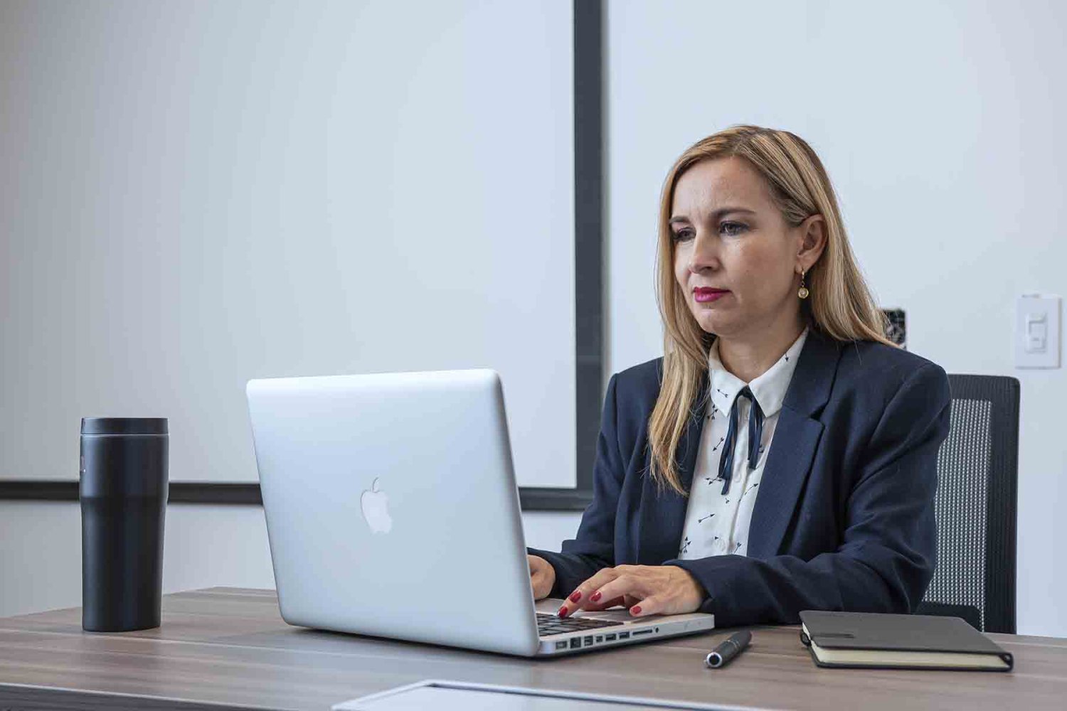 colaboradores uag toman curso de ingles de clase mundial