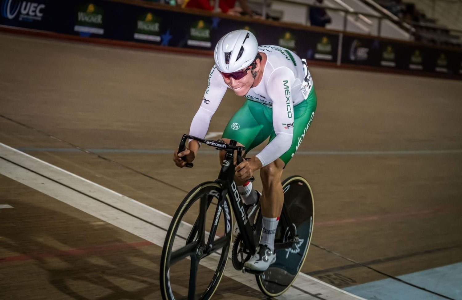 Estudiante de Odontología destaca en ciclismo de pista