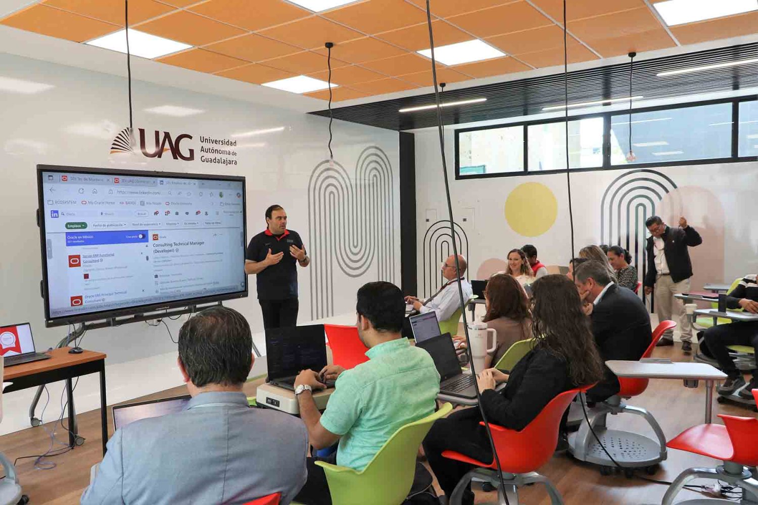 Experto de Oracle University impartió la capacitación.