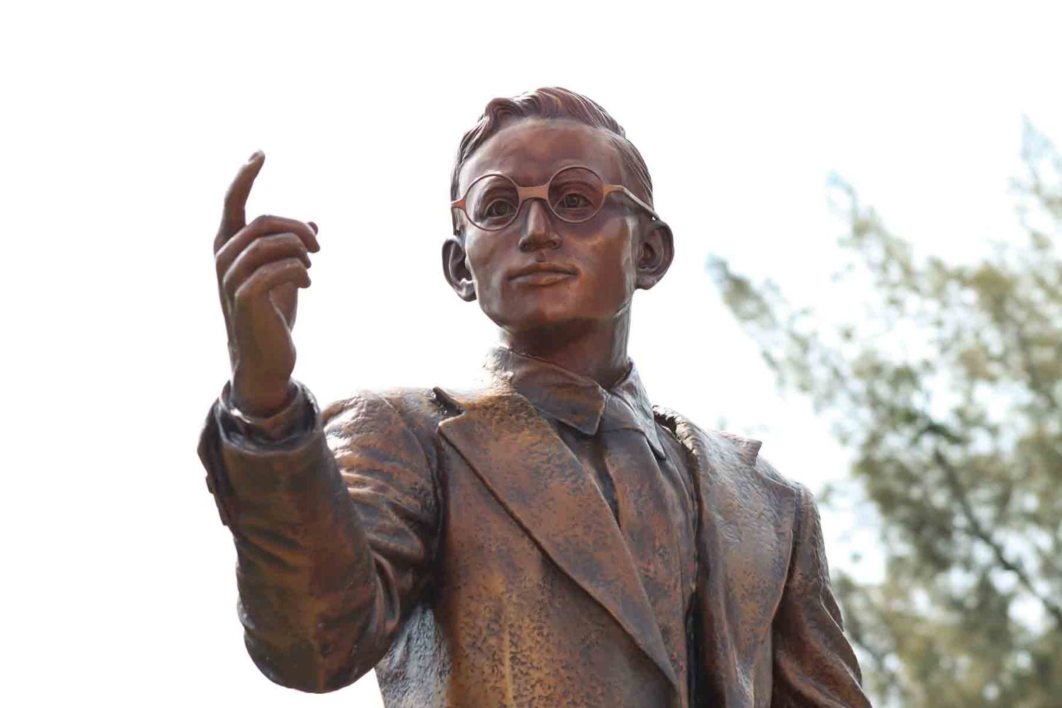 el lic carlos cuesta gallardo fue el primer presidente de la dej y uno de los fundadores de la uag