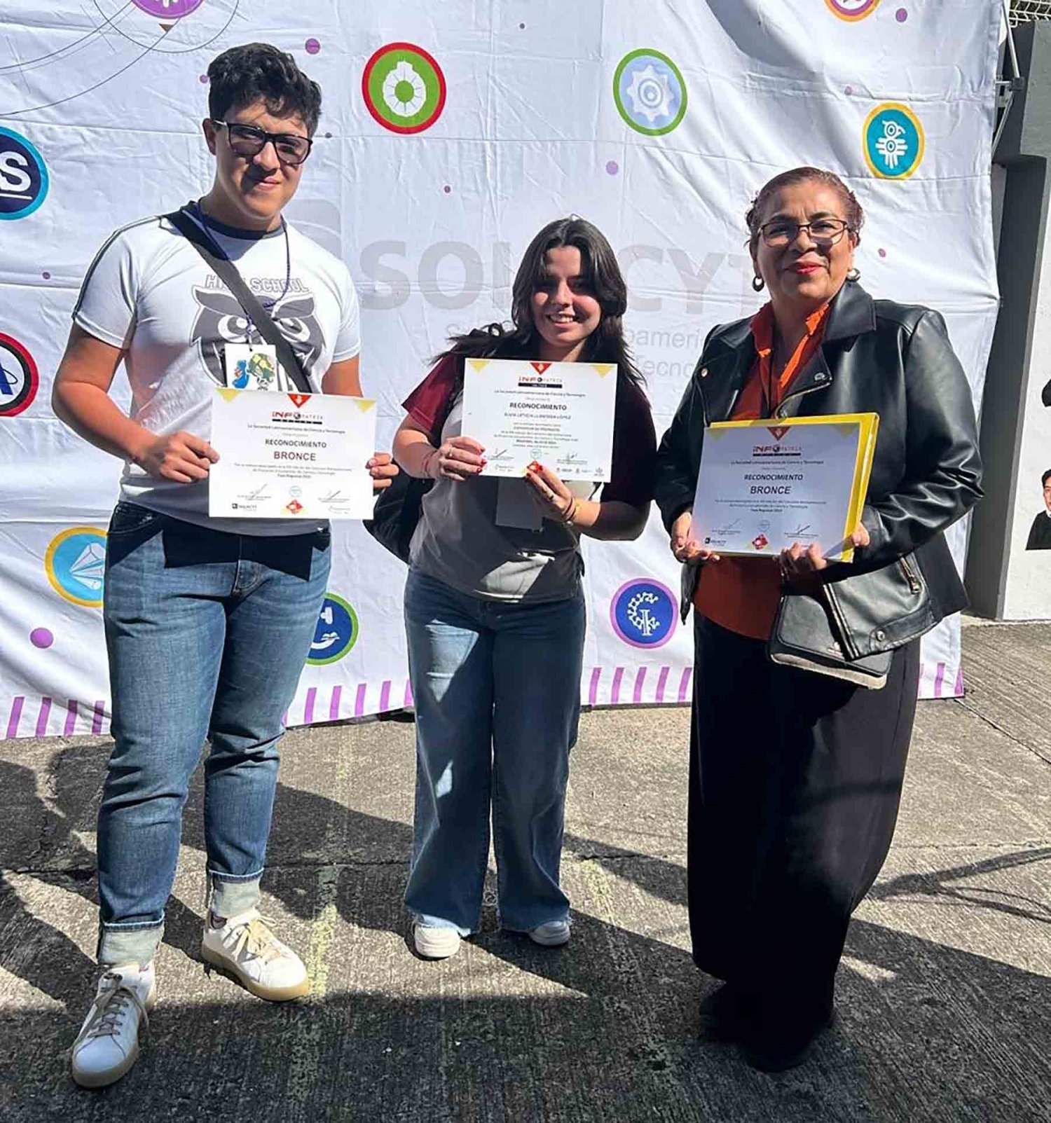 estudiantes de uag high school obtuvieron medalla de bronce