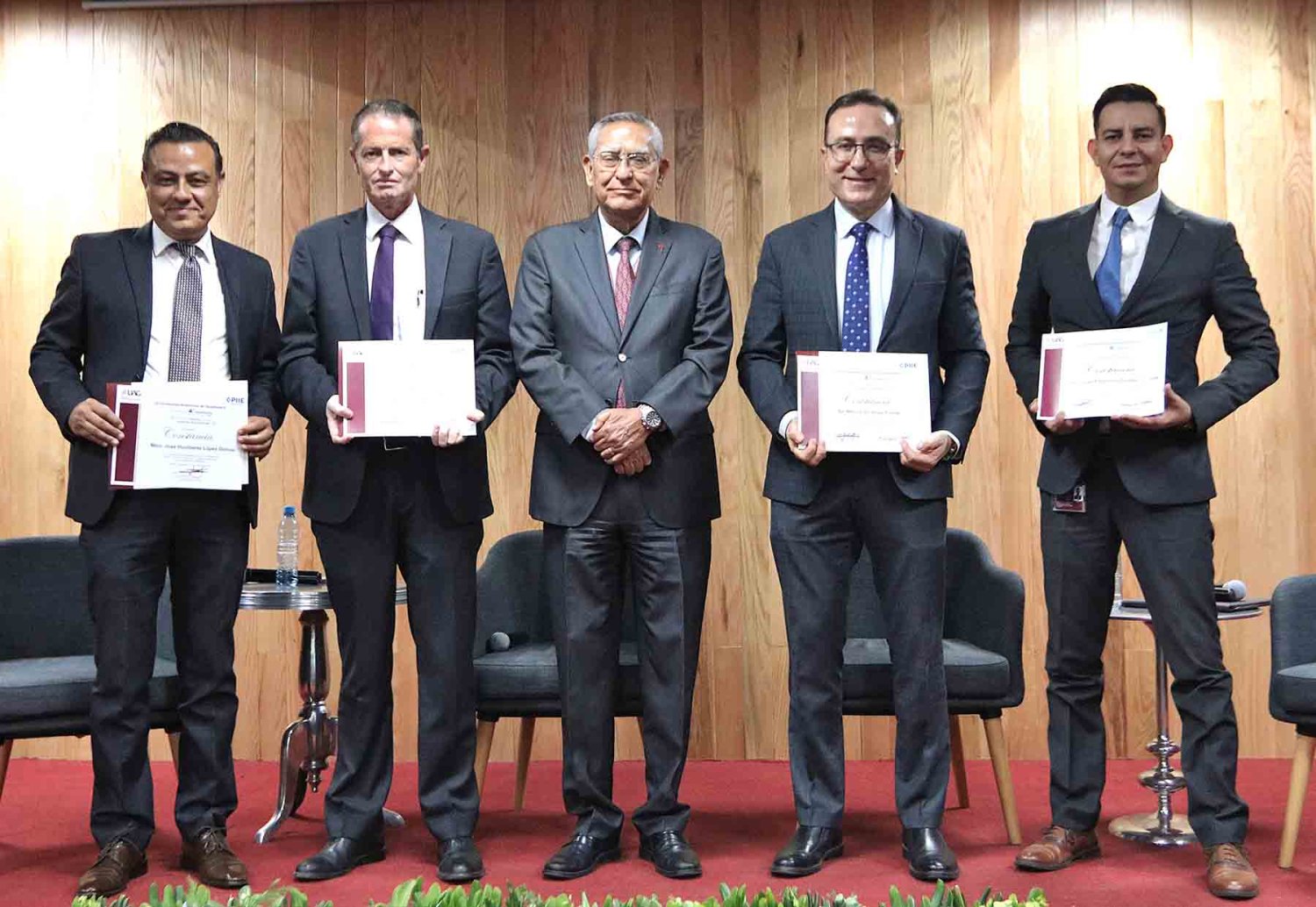 expertos que participaron en el panel sobre ia y educacion superior