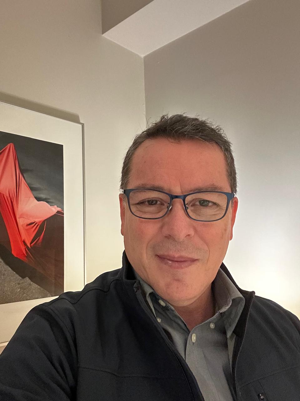 victor ambriz estudio ing en electronica en la uag