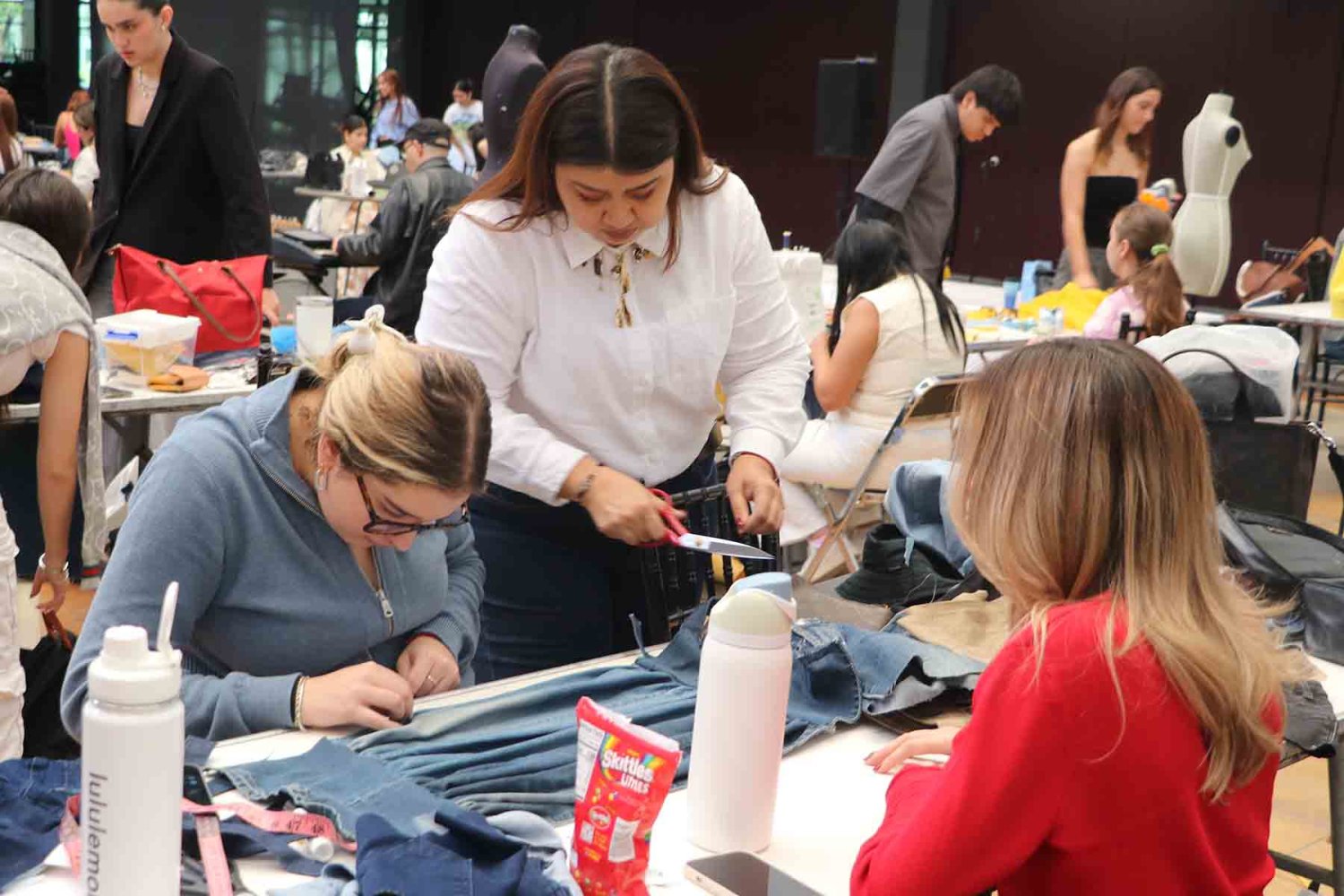 tambien se inauguraron los atelieres de moda donde los alumnos explotaran su creatividad