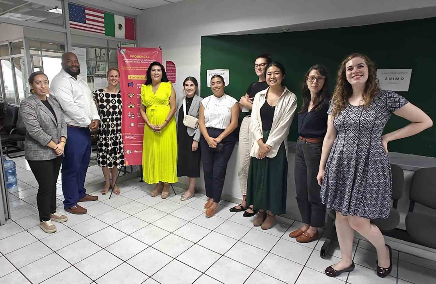 profesores y egresados de maestria en traduccion apoyan a migrantes