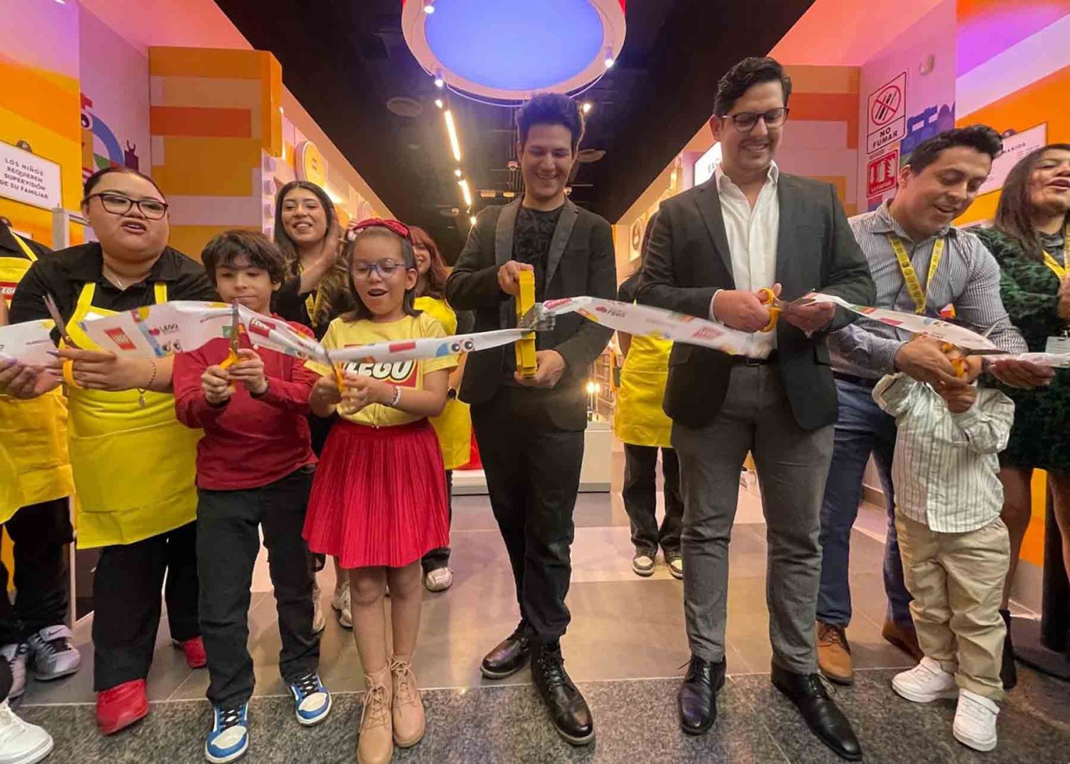 recientemente fue invitada a la inauguracion de una tienda lego en guadalajara