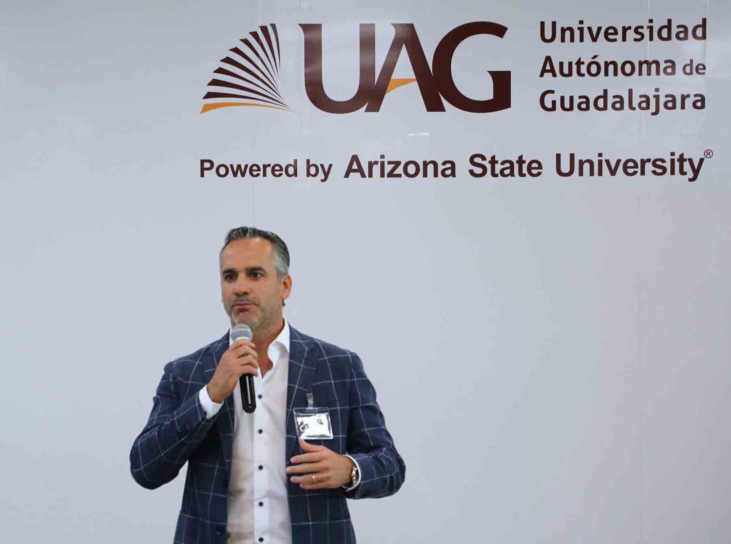 mtro juan carlos leano del castillo vicerrector administrativo