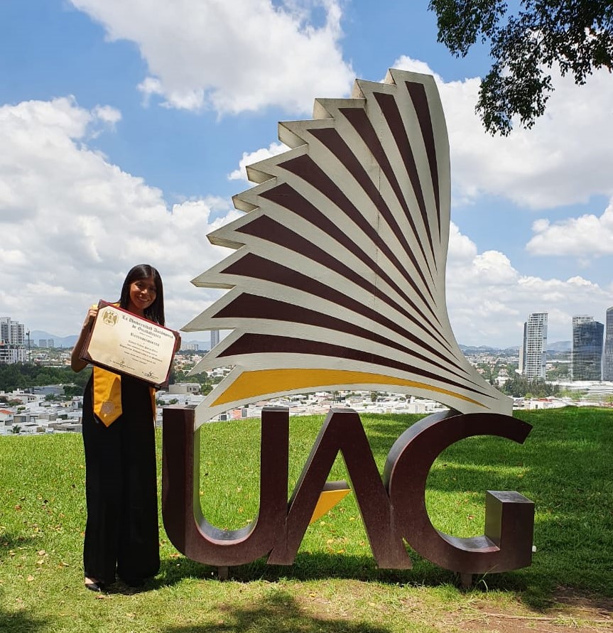 la egresada tiene experiencia laboral en el extranjero