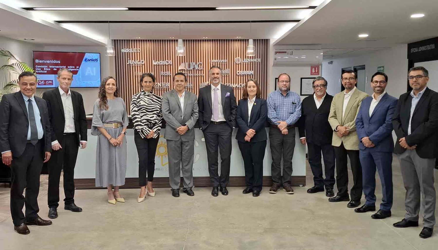 representantes de universidades y canieti participaron en esta primera reunion