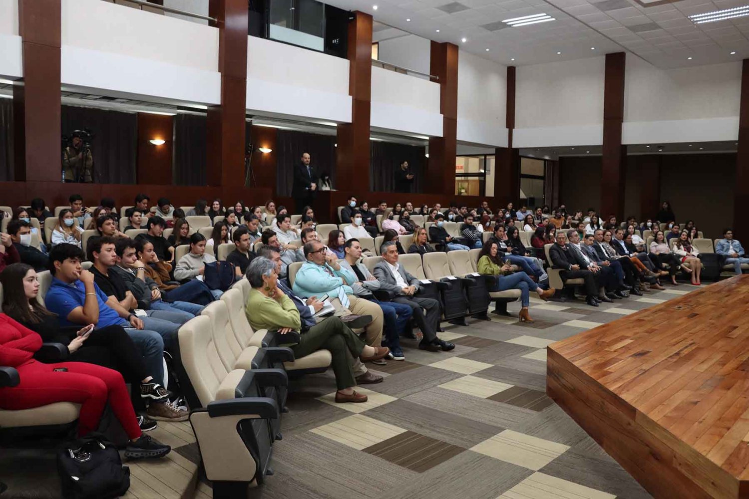 el evento se realizo en el auditorio luis garibay gutierrez