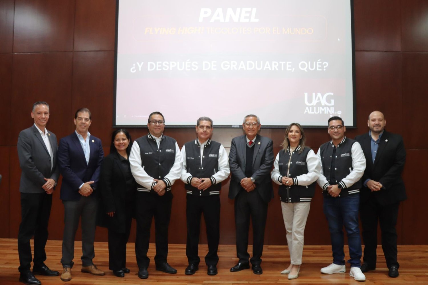 los panelistas compartieron su experiencia laboral con estudiantes de la uag