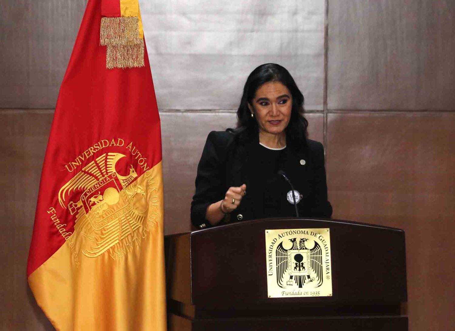 la lic beariz elena gomez es la presidenta de este capitulo