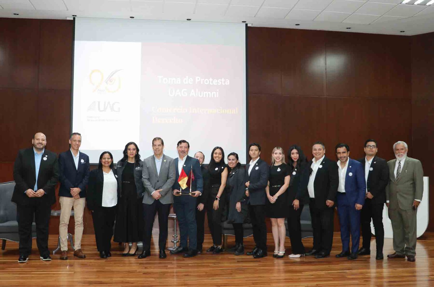 mesa directiva del capitulo academico uag alumi comercio internacional