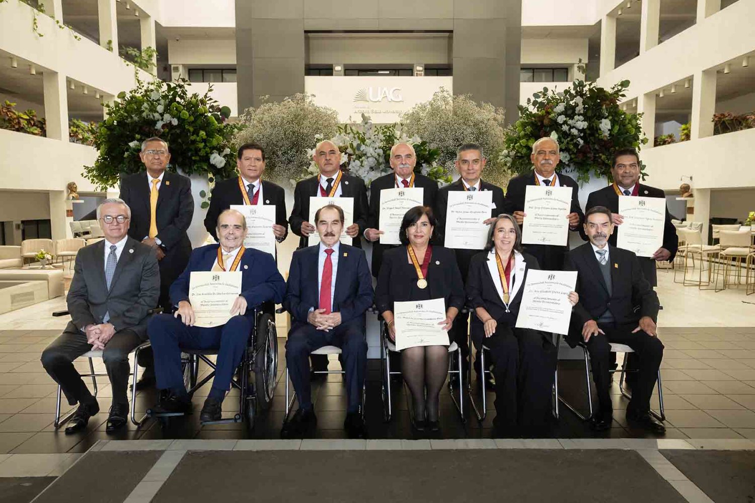 la uag reconocio a 9 colaboradores destacados con la medalla al merito universitario