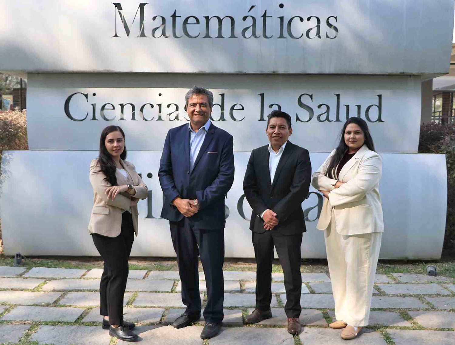 academicos de diversos paises imparten clases en esta institución