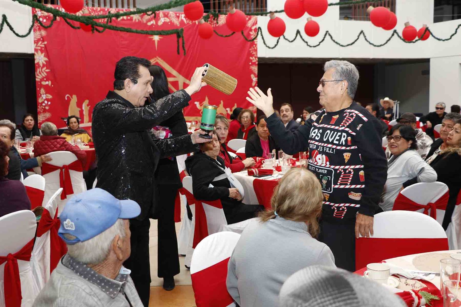 Viven la magia navideña los jubilados UAG