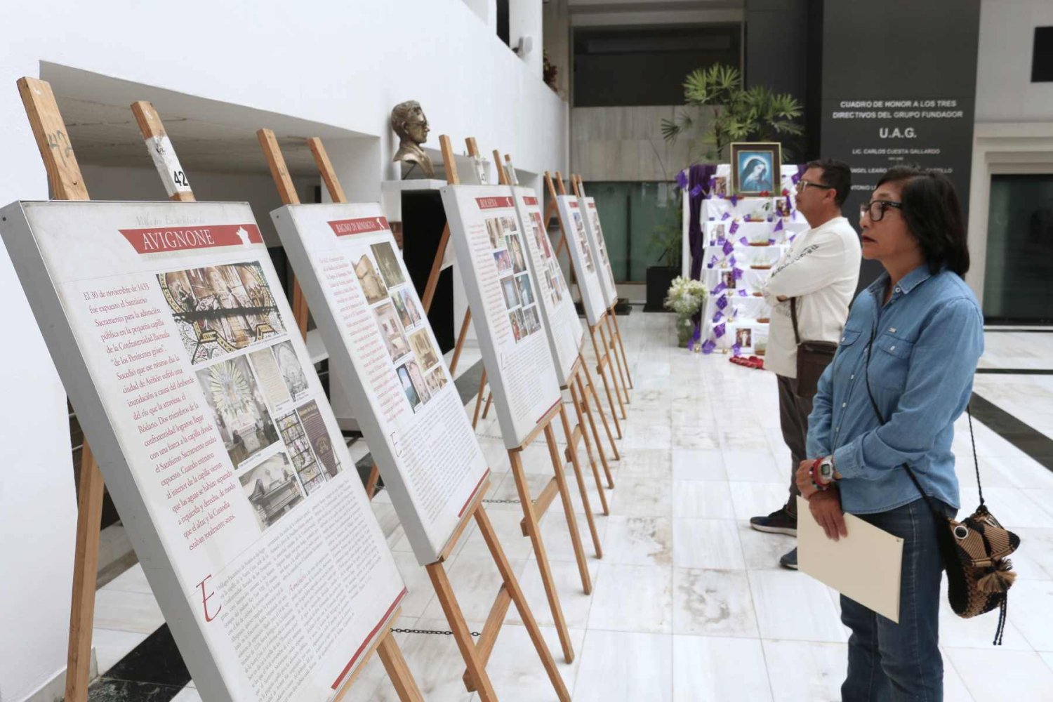realizan exposicion sobre milagros eucaristicos en la uag