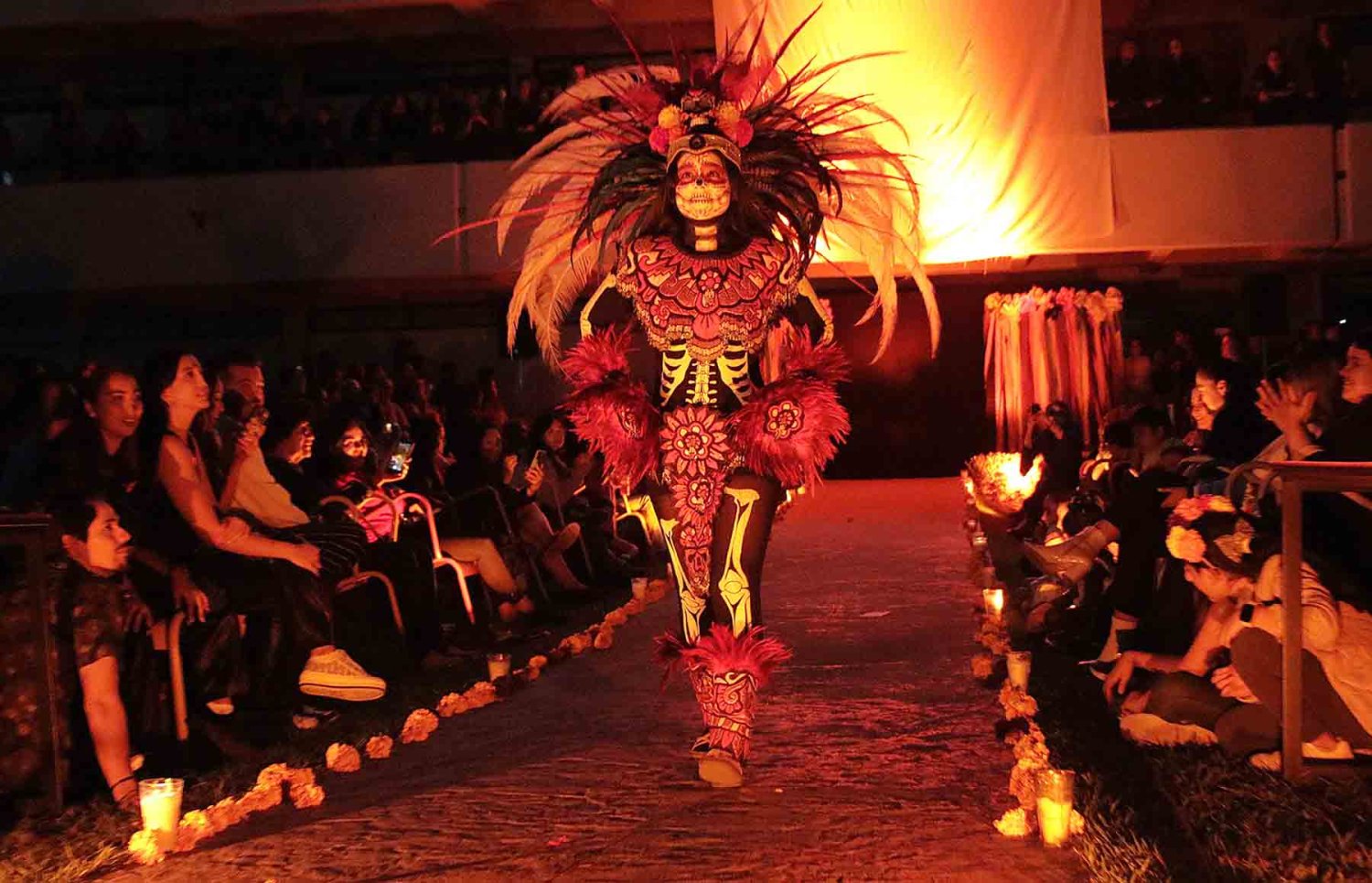 como parte del evento se realiza un concurso y pasarela de catrinas